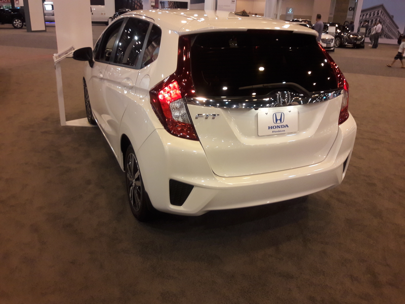 The camera had a much easier time with the white cars.